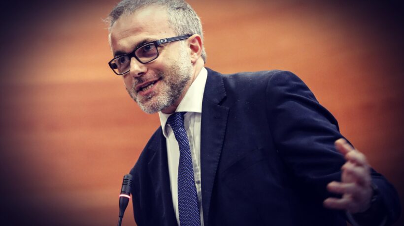 Il governo ci mette una pezza e prova a congelare l’invio di tutte le cartelle esattoriali