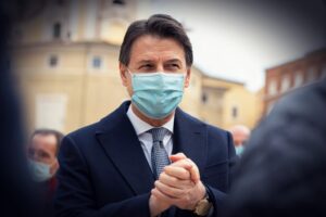 Conte tenta il tris coi nuovi Scilipoti