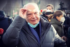 Vaccino rischioso per gli ex infetti. Galli: «Così si fanno dei disastri»