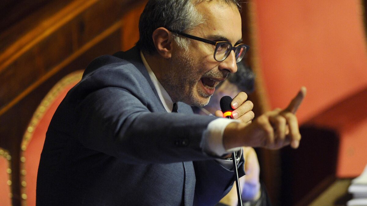 La stampella di Conte curerebbe il Covid usando la marijuana