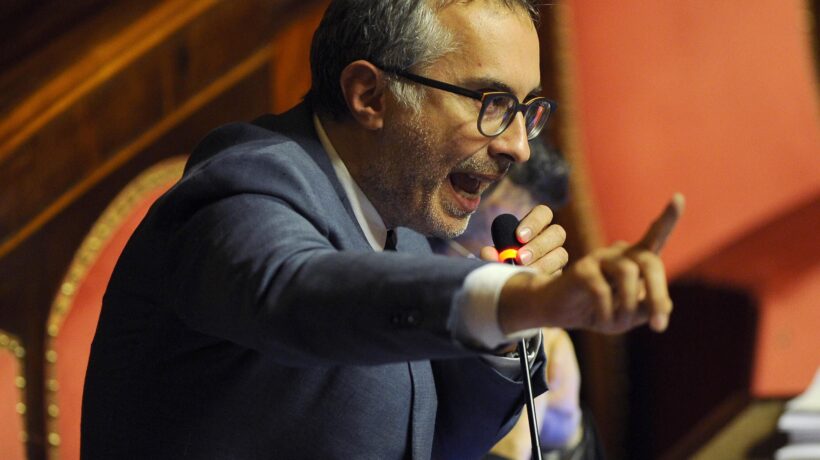 La stampella di Conte curerebbe il Covid usando la marijuana