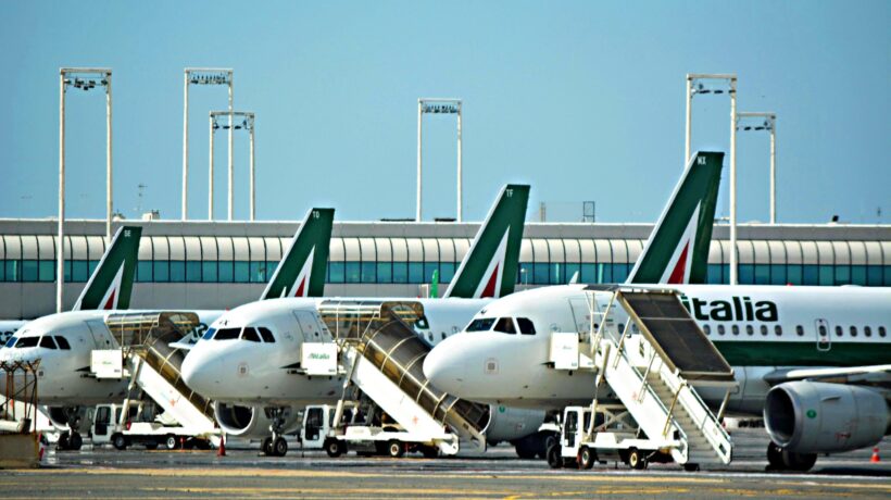 Alitalia ha perso il 90% dei passeggeri. Ora chiede i danni alla gestione di Etihad