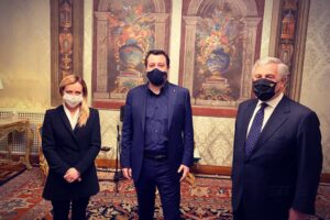 Il centrodestra resta unito ma balla sul voto