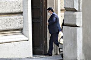 Dem e Leu non mollano l’avvocato ma la loro solidarietà ora sa di resa