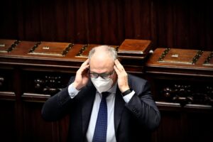 Lunedì partono le cartelle esattoriali. Nessun rinvio, Gualtieri le scagliona