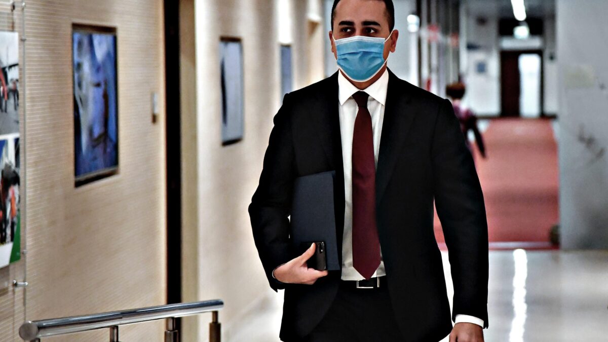 La sfilata a Riad indigna tre grillini: zittiti