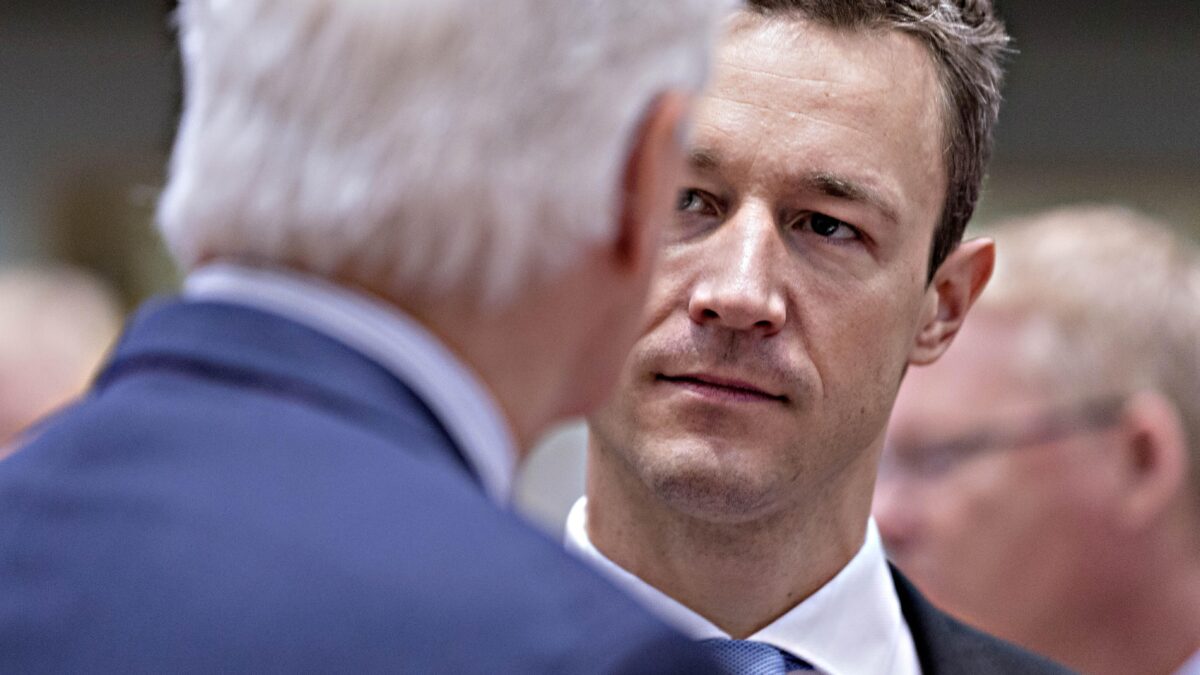 Il ministro austriaco nei guai per l’azzardo imbarazza Gentiloni