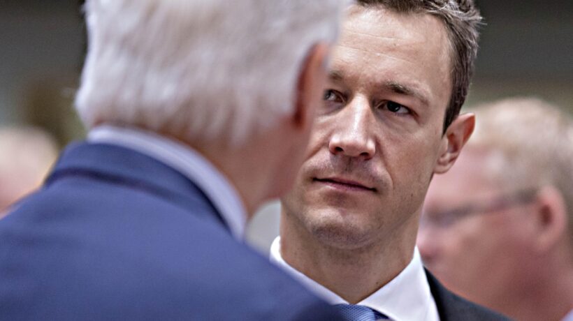 Il ministro austriaco nei guai per l’azzardo imbarazza Gentiloni
