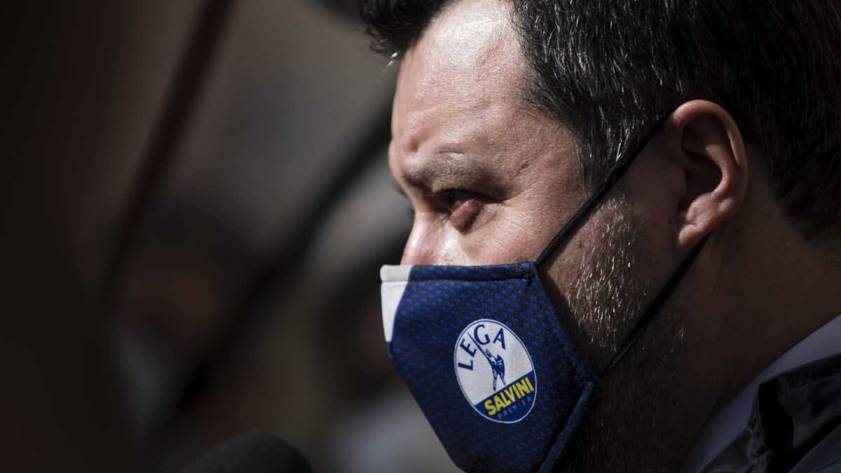 Salvini si smarca dai provocatori per dare le carte nel governo Draghi