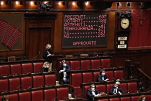 Da reddito zero a 98.000 euro. Il grillino vota col portafogli