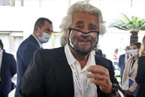 Il M5s mercanteggia per non implodere. Si parla di ministeri per Dibba e Giuseppi