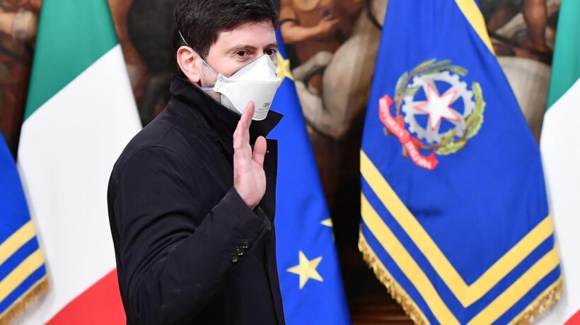 Le ha sbagliate tutte eppure Speranza è ancora al suo posto