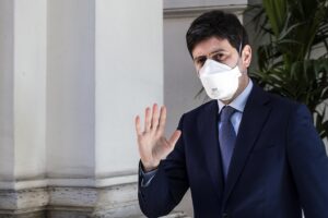 Si cambia linea senza dire chi ha sbagliato