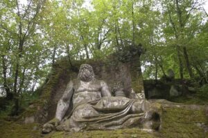 La Terra è un orologio nei parchi delle statue