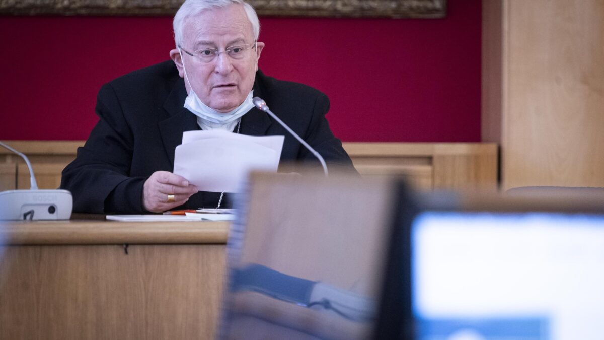 «Famiglia Cristiana» contro Mr Bce. Il gesuita laico divide il Vaticano