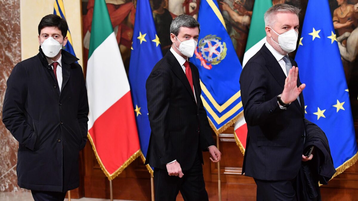 Cari competenti, non sapete fare il palazzo: così lo occupate