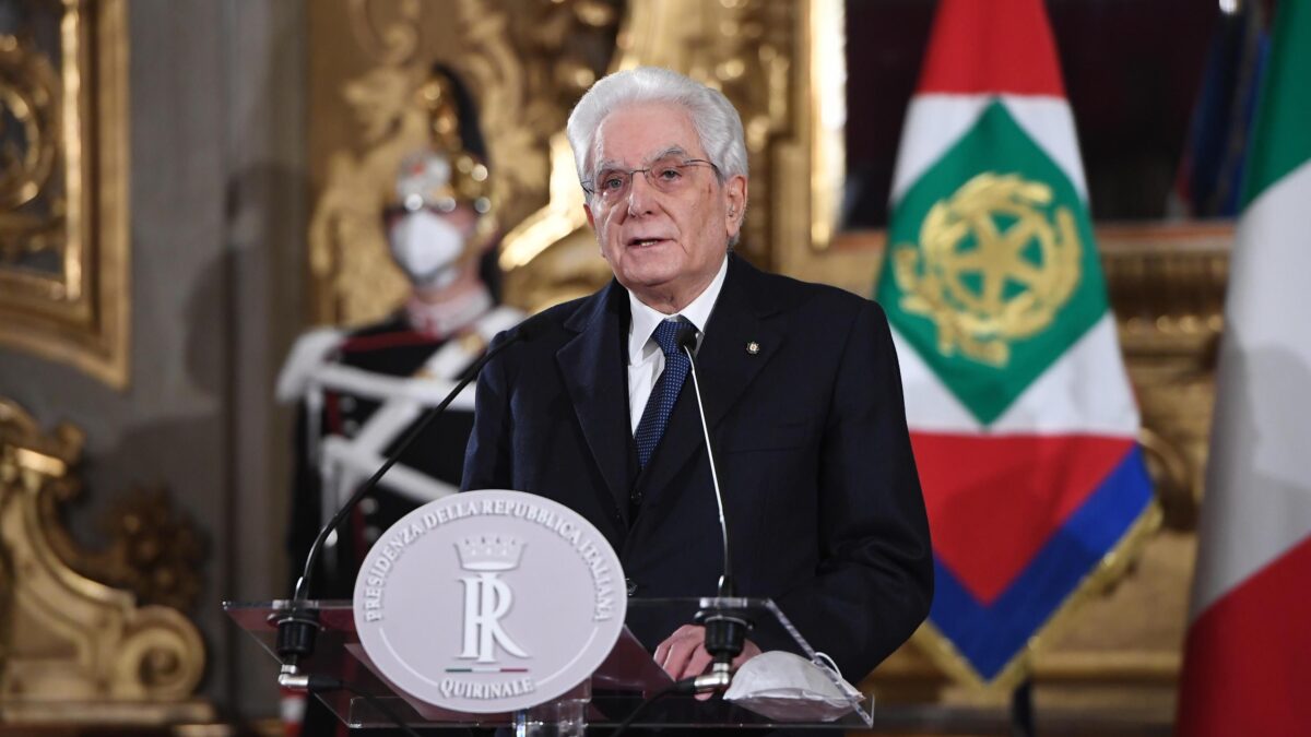 Mattarella «vieta» il voto e chiama Draghi