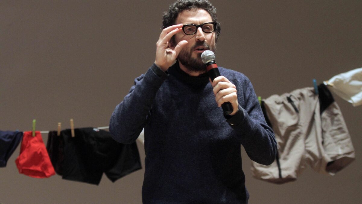 Buttafuoco: «Con queste norme cretine stiamo diventando tutti pazzi»