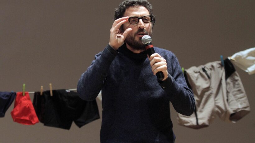 Buttafuoco: «Con queste norme cretine stiamo diventando tutti pazzi»