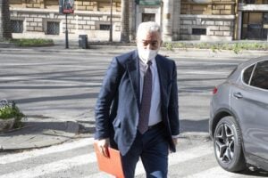 L’uomo arrestato per le mascherine: «Con Yoyo Arcuri soldi dappertutto»