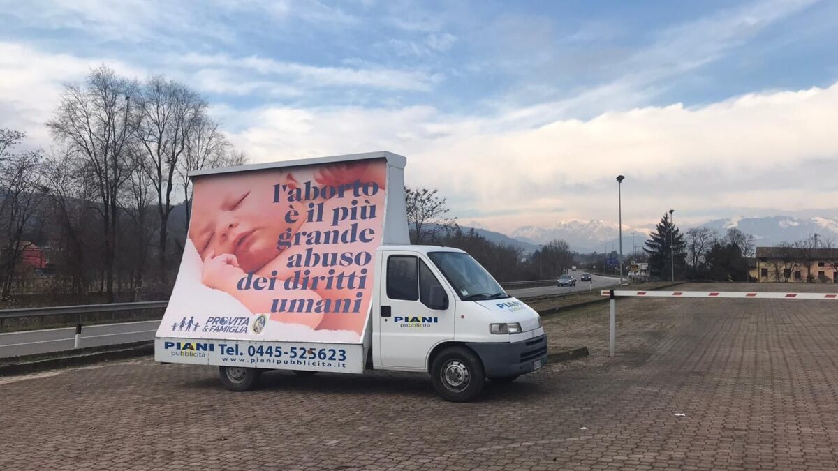 Aborto, Pro Vita & Famiglia: «Non molleremo con la campagna. L’aborto non può essere un dogma»