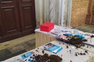 Sterco su banchetto prolife, Pro Vita e Famiglia: «Avvertimento mafioso»