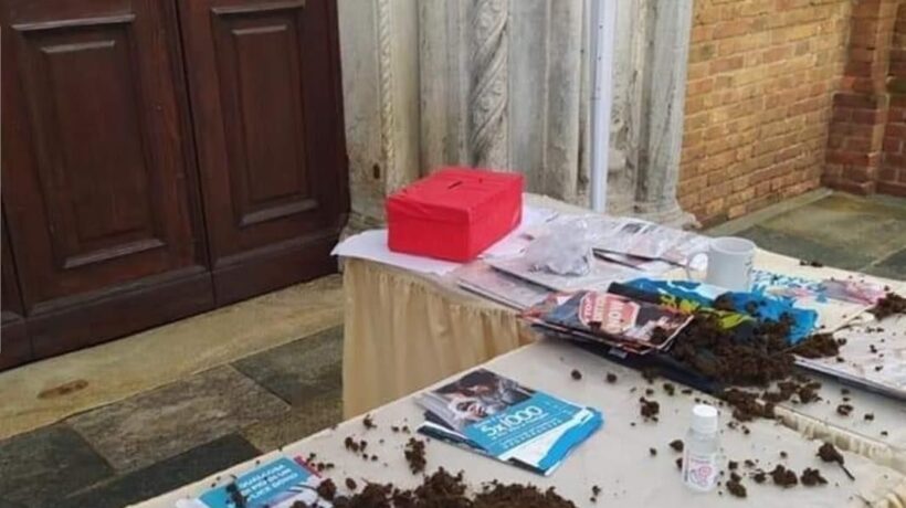 Sterco su banchetto prolife, Pro Vita e Famiglia: «Avvertimento mafioso»