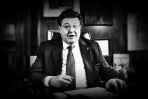 Inquirenti a caccia delle provvigioni d’oro per il mega affare mascherine