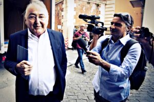 I grillini perdono anche Carelli. Una scissione a destra che fa male