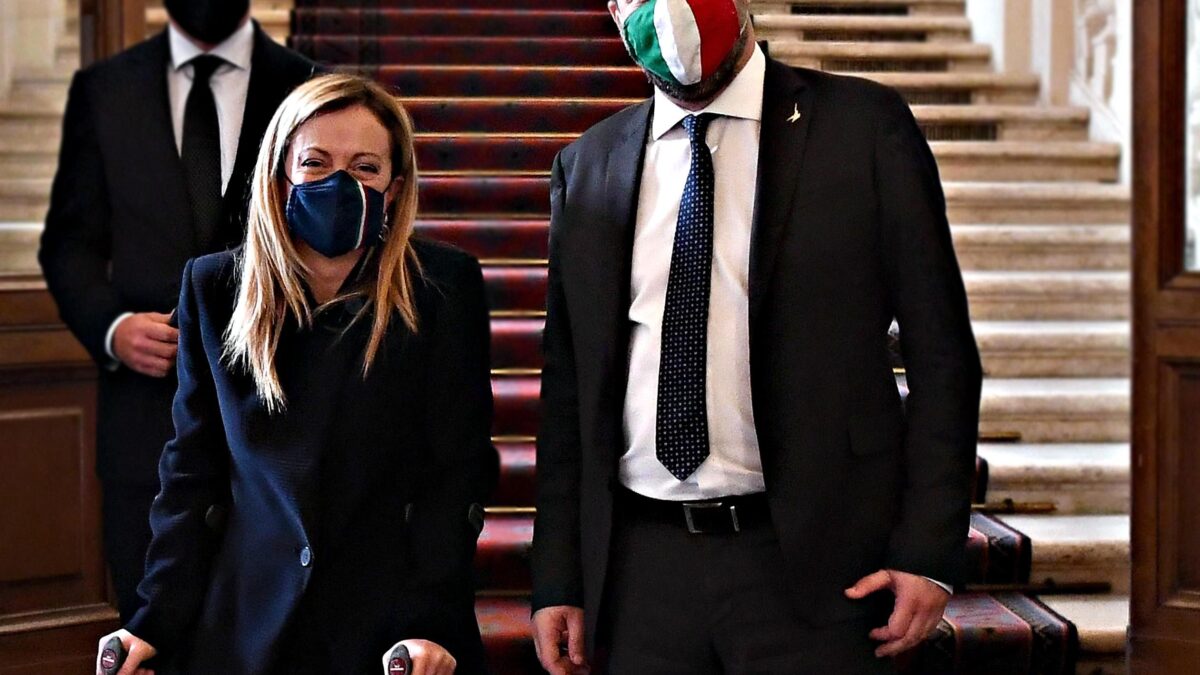 Il centrodestra prova a trovare la quadra. L’astensione è l’arma per rimanere uniti