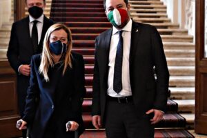Il centrodestra prova a trovare la quadra. L’astensione è l’arma per rimanere uniti