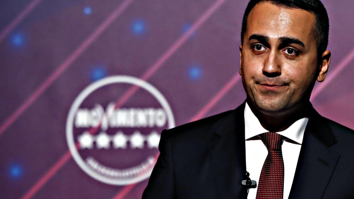 L’ombra di Rousseau e il terrore della base minacciano le nozze tra M5s e il banchiere