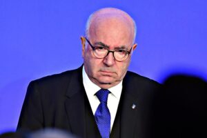 Accuse di brogli, Tavecchio rischia il cartellino rosso