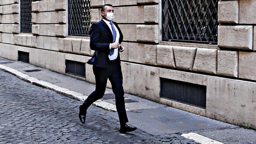 Cosa c’è nel libro di Casalino, il Totò Schillaci della politica