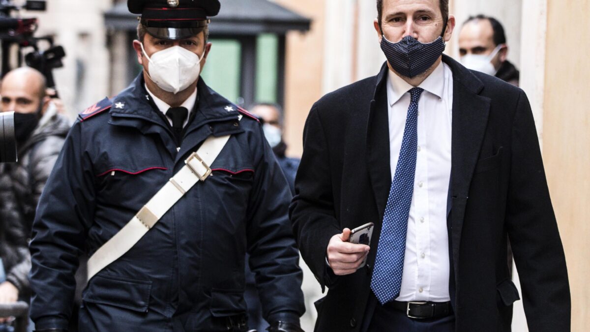 Rousseau benedice Mr Bce e frantuma il Movimento. Di Battista: «Me ne vado»