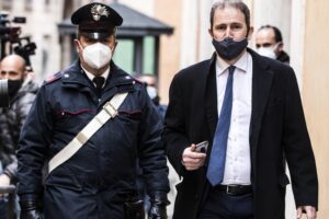 Rousseau benedice Mr Bce e frantuma il Movimento. Di Battista: «Me ne vado»