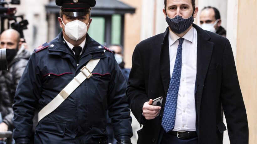 Rousseau benedice Mr Bce e frantuma il Movimento. Di Battista: «Me ne vado»