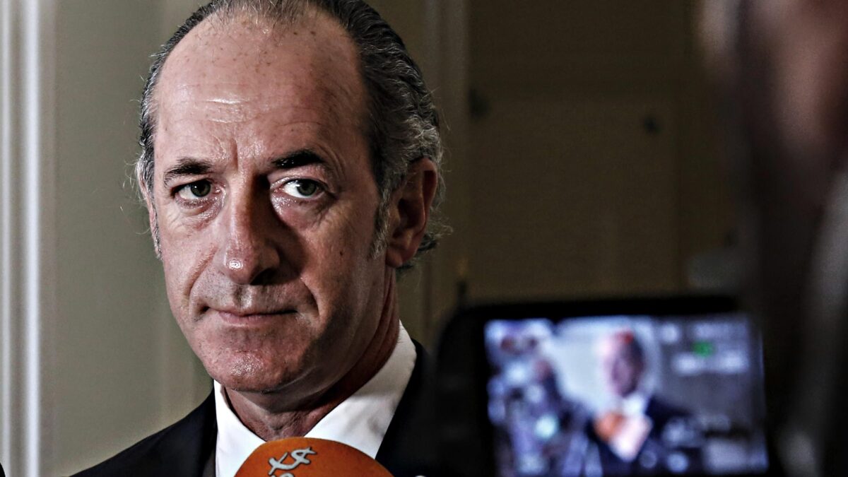 Zaia vuole i vaccini ma l’Aifa lo ignora. Anche De Luca e Cirio a caccia di dosi