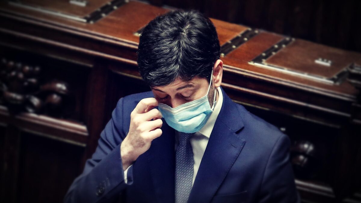 Linea dura e divieti a colpi di dpcm: Speranza dà lezioni, ma è stato una sciagura
