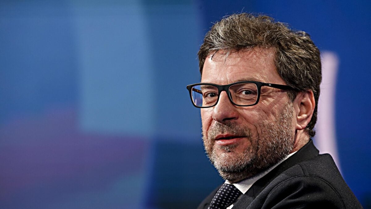 Giorgetti e Farmindustria puntano sull’autarchia. «Polo italiano per i sieri»