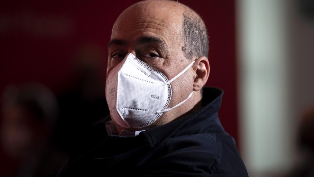 Le mascherine? «Fanno schifo». Sei arresti