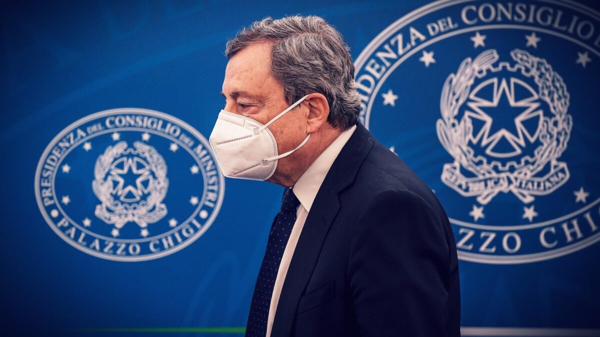 Draghi passa all’accentramento dolce e prova a tappare i buchi di Giuseppi