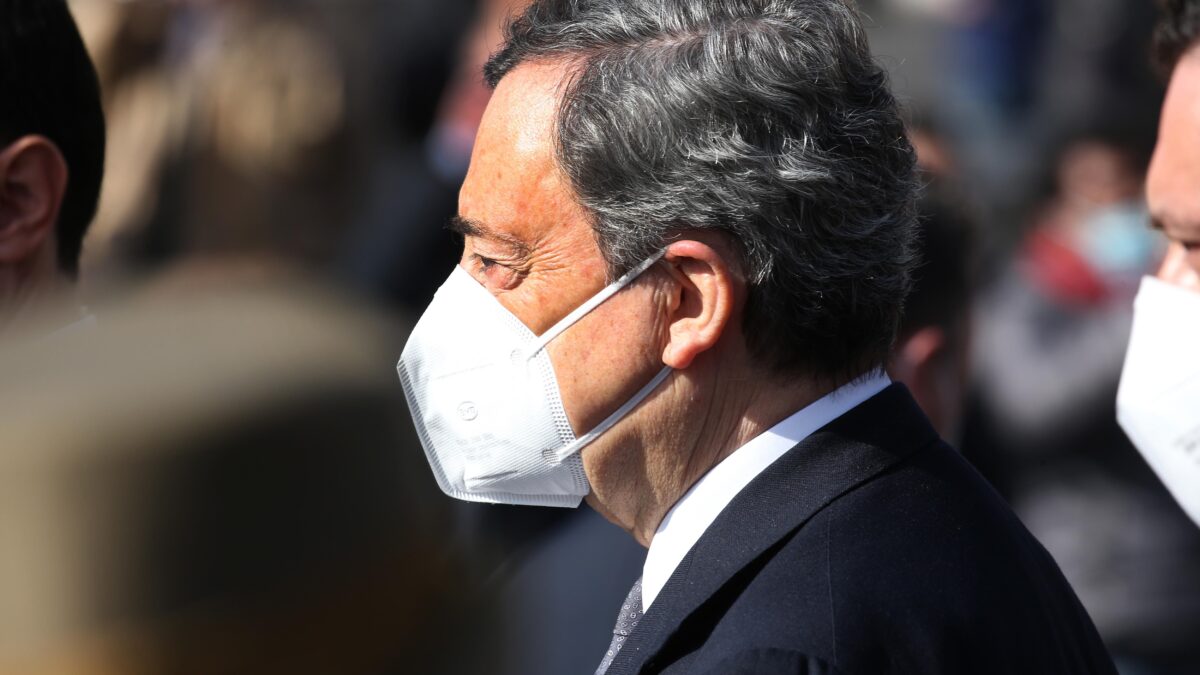 Stop di Draghi all’export in Australia. Fermate 250.000 dosi di Astrazeneca