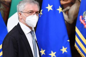 Saldo e stralcio e stop alle cartelle. È questa la strada per ripartire