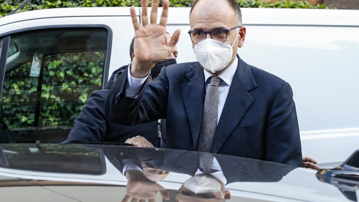 Letta usa la scusa delle quote rosa per fare le purghe. E il Pd si ribella