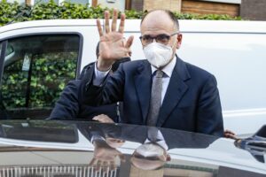 Letta usa la scusa delle quote rosa per fare le purghe. E il Pd si ribella