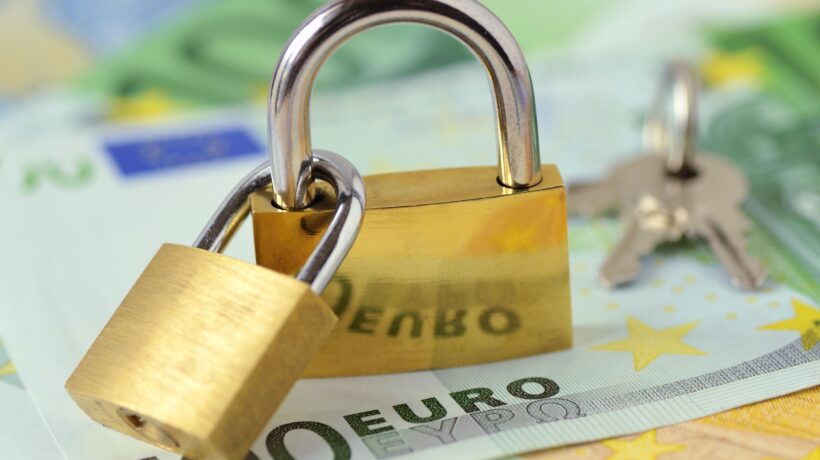 Adesso le banche mettono la tassa sul conto corrente