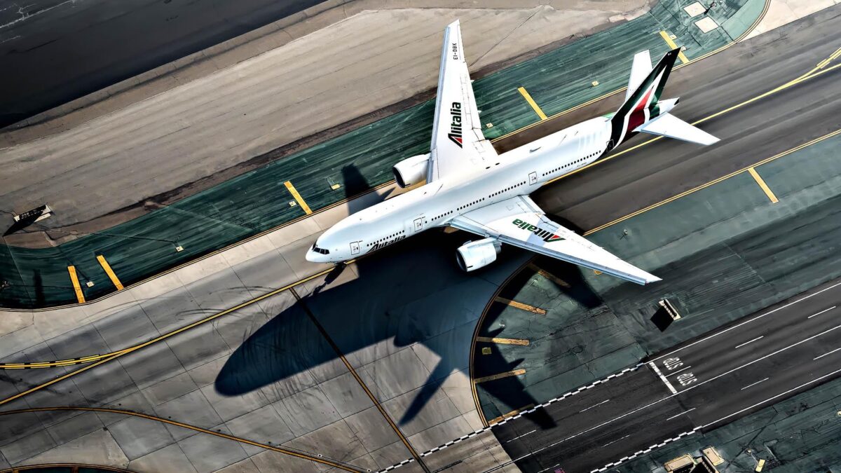 Cinture, assunzioni, aerei in leasing. Alitalia: 2,5 miliardi persi in 4 anni