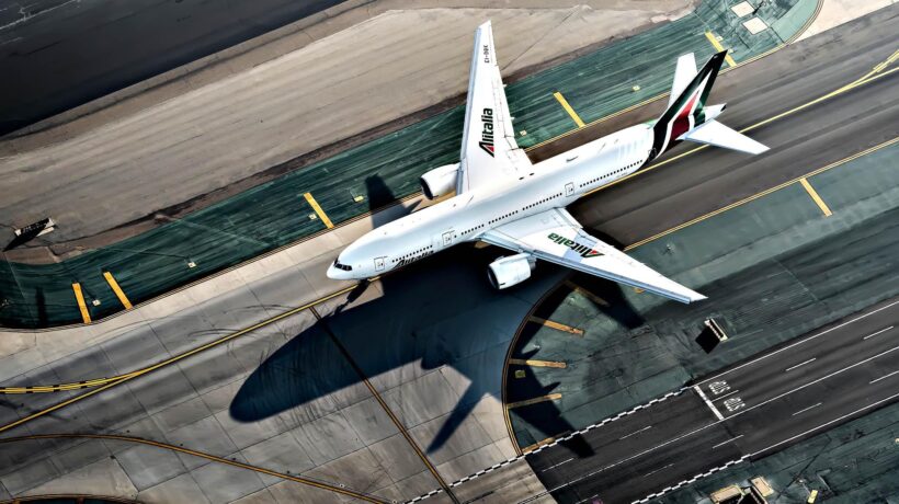 Cinture, assunzioni, aerei in leasing. Alitalia: 2,5 miliardi persi in 4 anni