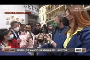Il sosia di Freddy Mercury senza mascherina davanti all’Ariston: «Io rappresento una leggenda»